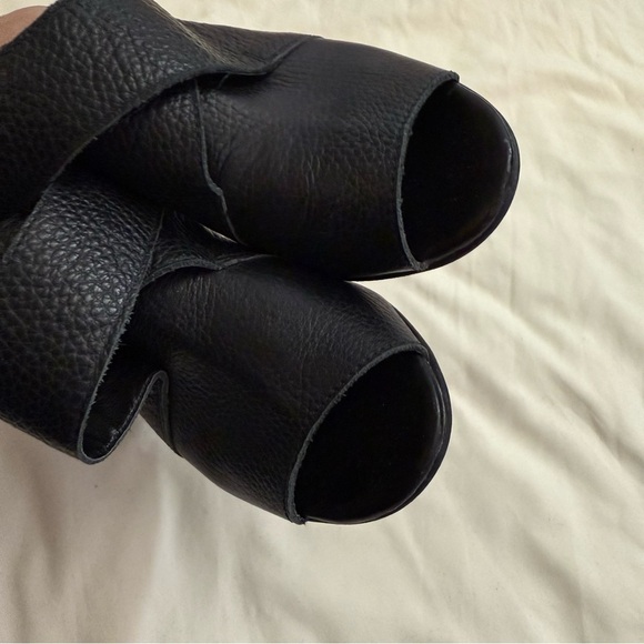 L Intervalle women’s black leather strappy 4” heels peep toe sandals size 6 - Picture 6 of 9